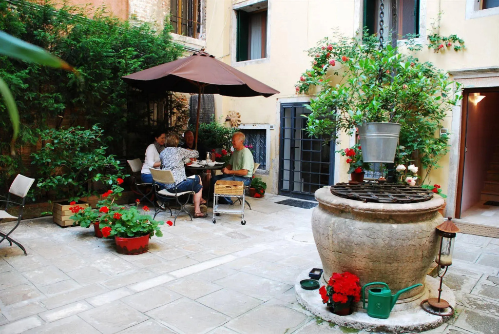 Hotel photo 12