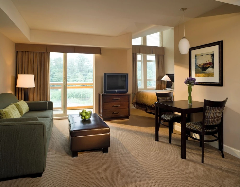 Double Suite with balcony (full double bed)