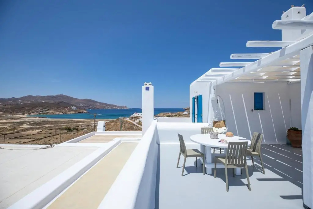 2 Bedrooms Apartment with sea view