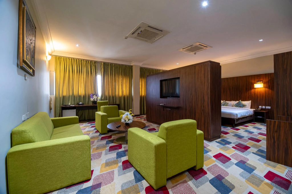 Royal Double Suite full double bed