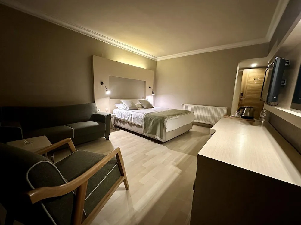 Deluxe Double room (full double bed)