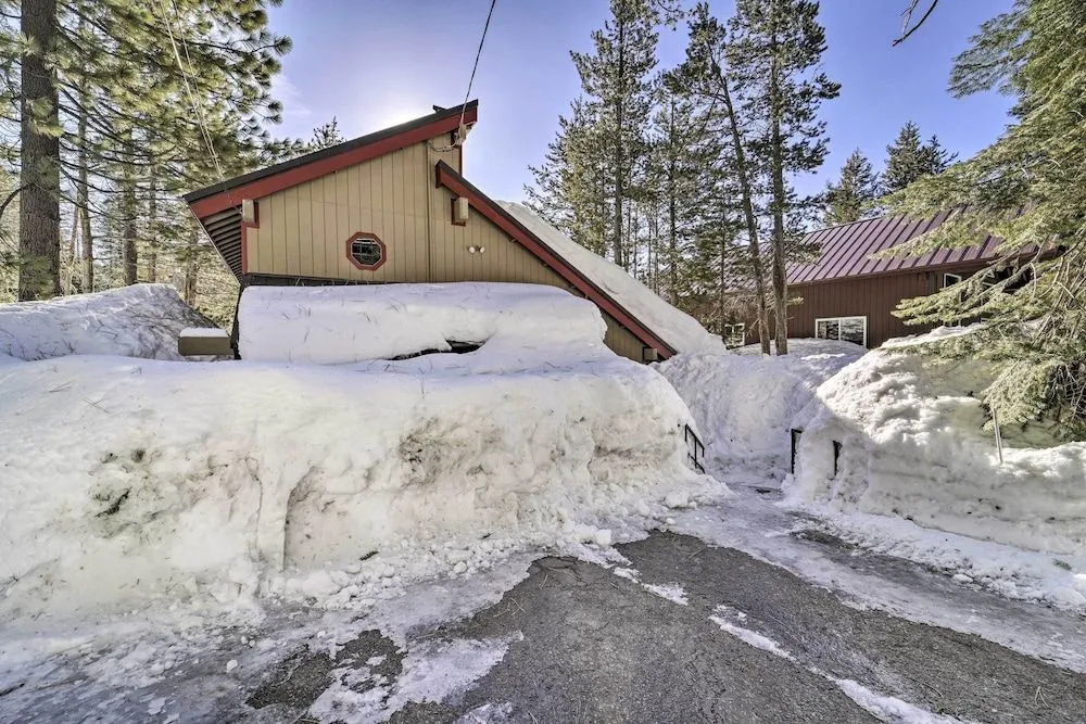 6 Mi to Sugar Bowl Resort: Soda Springs Cabin!