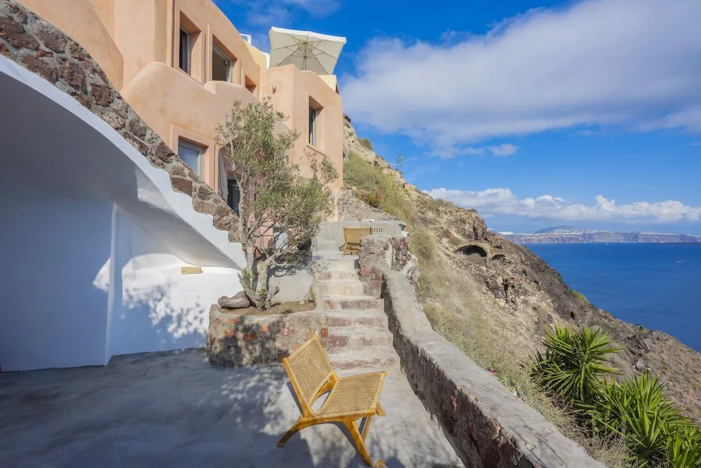 Oia Waves by SV