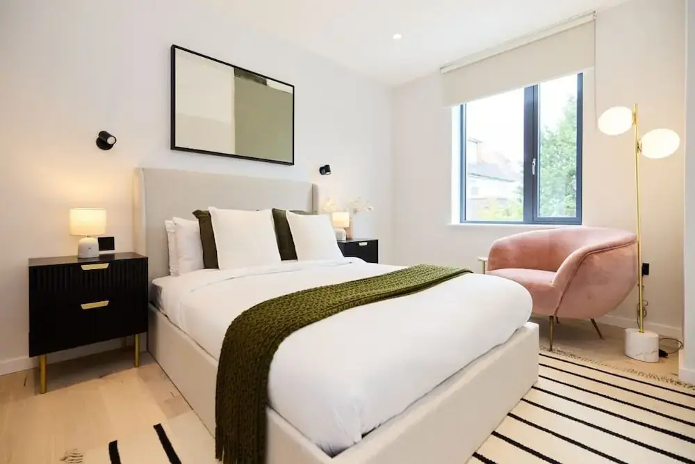 The Brondesbury Place - Bright 2bdr Flat With Balcony + Parking