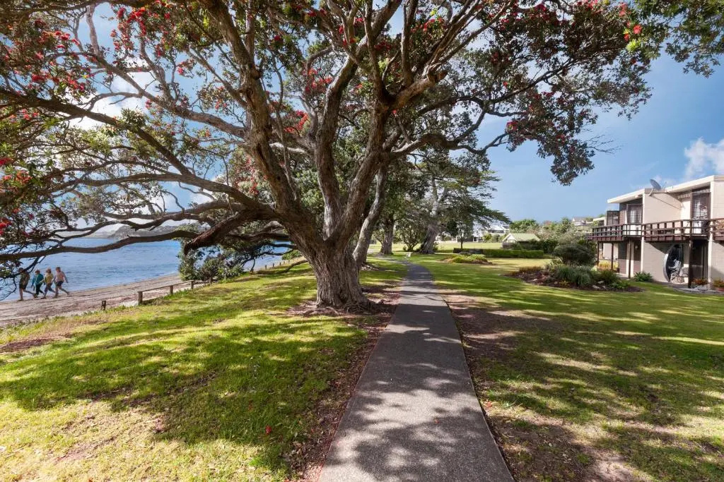 Sunny Sea Views - Snells Beach Holiday Home