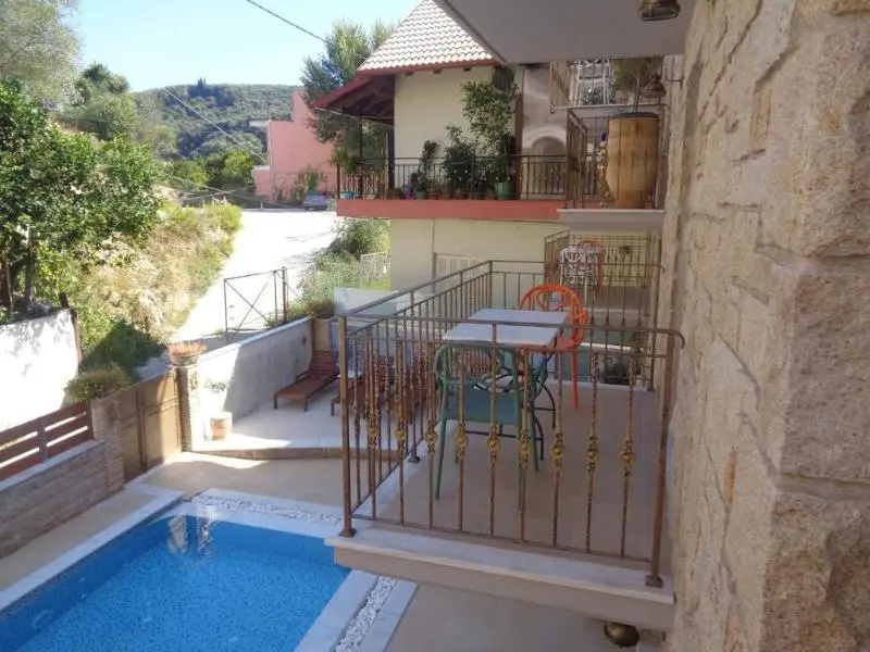 Suite with balcony and with pool view