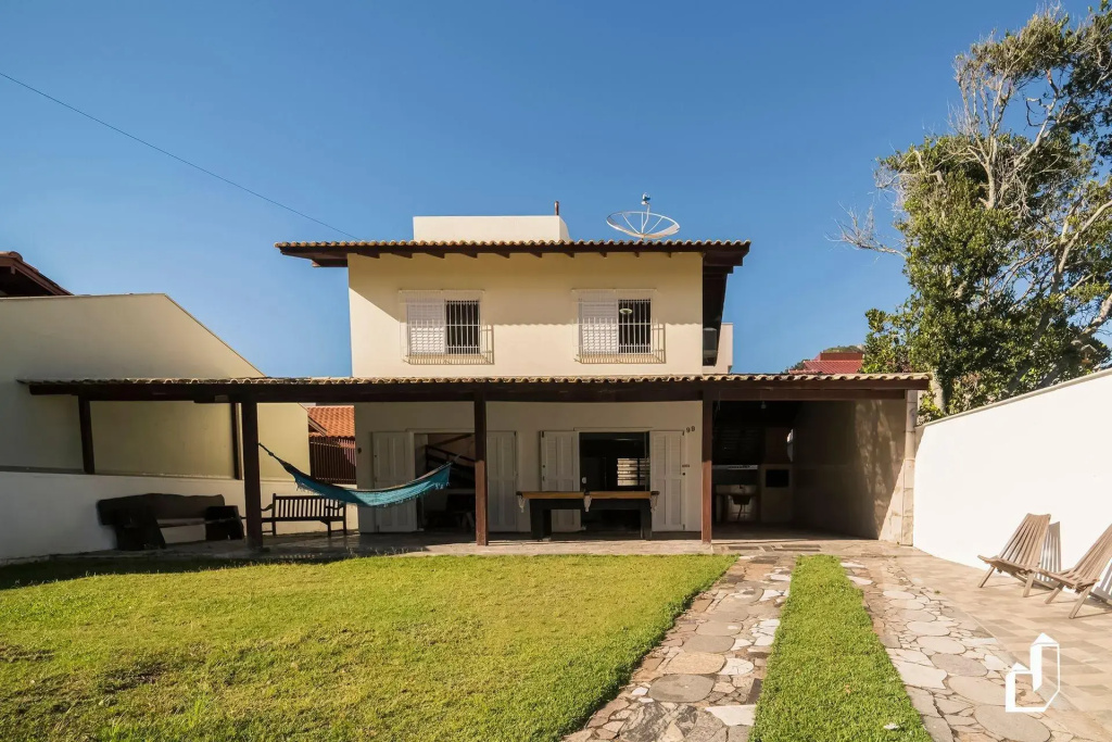 Casa 03 Dormitórios Climatizados Com Berço Incluso