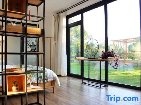 Double Suite (full double bed)