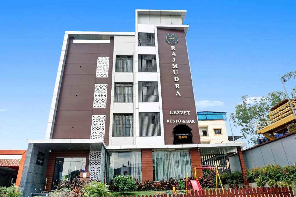 Super Oyo Townhouse Oak Hotel Rajmudra