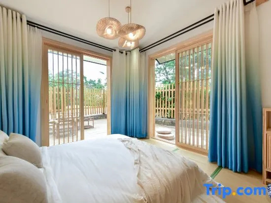 Standard room with courtyard view