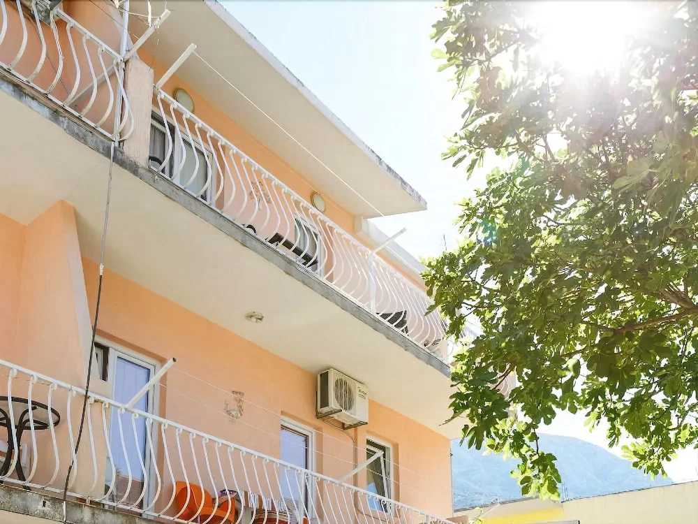 Apartments Jela