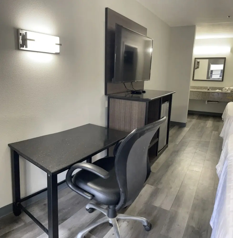 Deluxe Double room (full double bed)