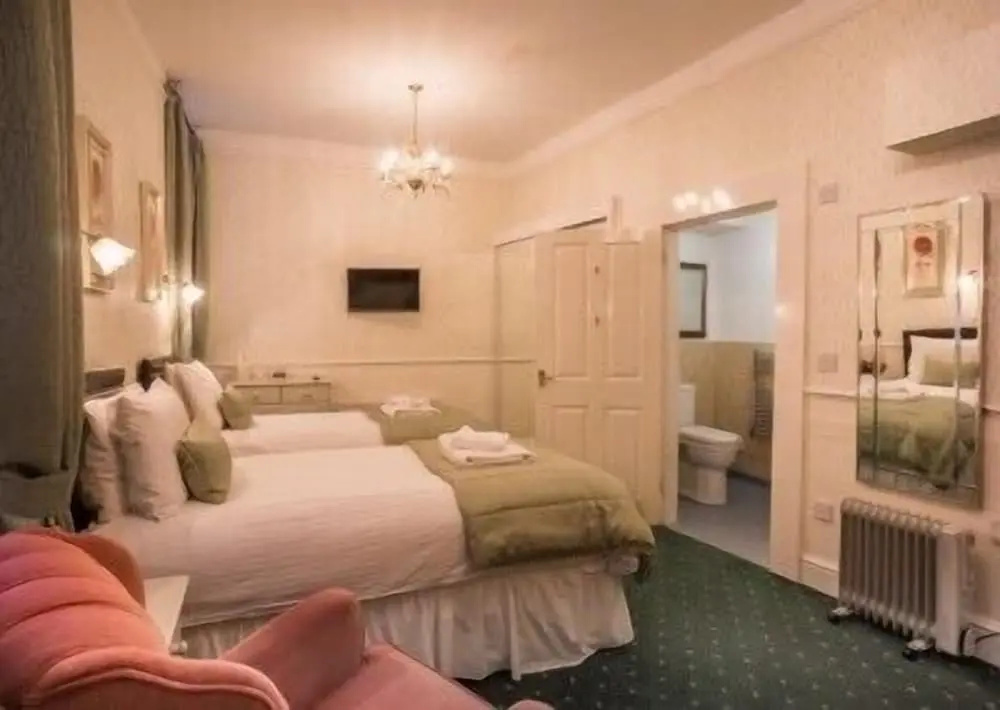 Standard Quadruple Basement room