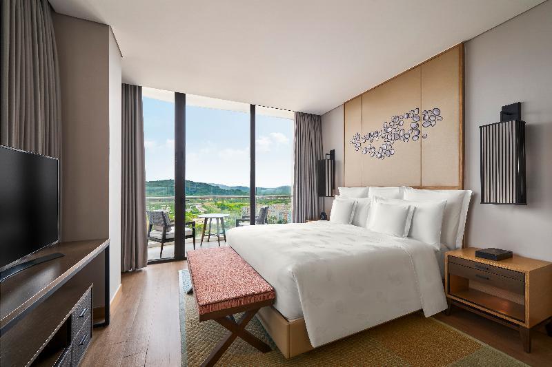 Intercontinental Phu Quoc Long Beach Resort