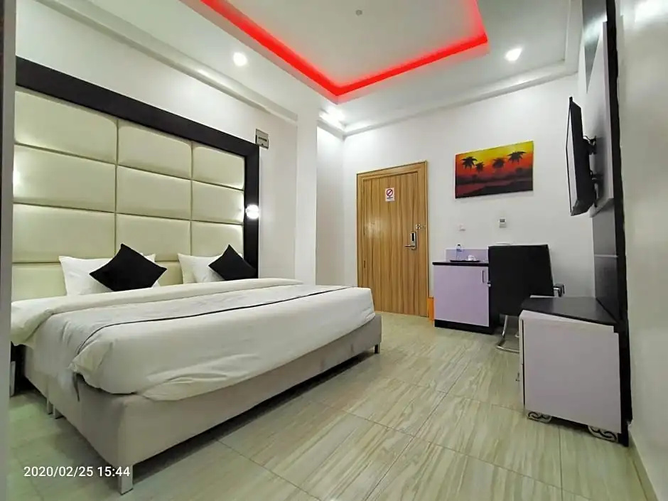 Deluxe Double room (full double bed)