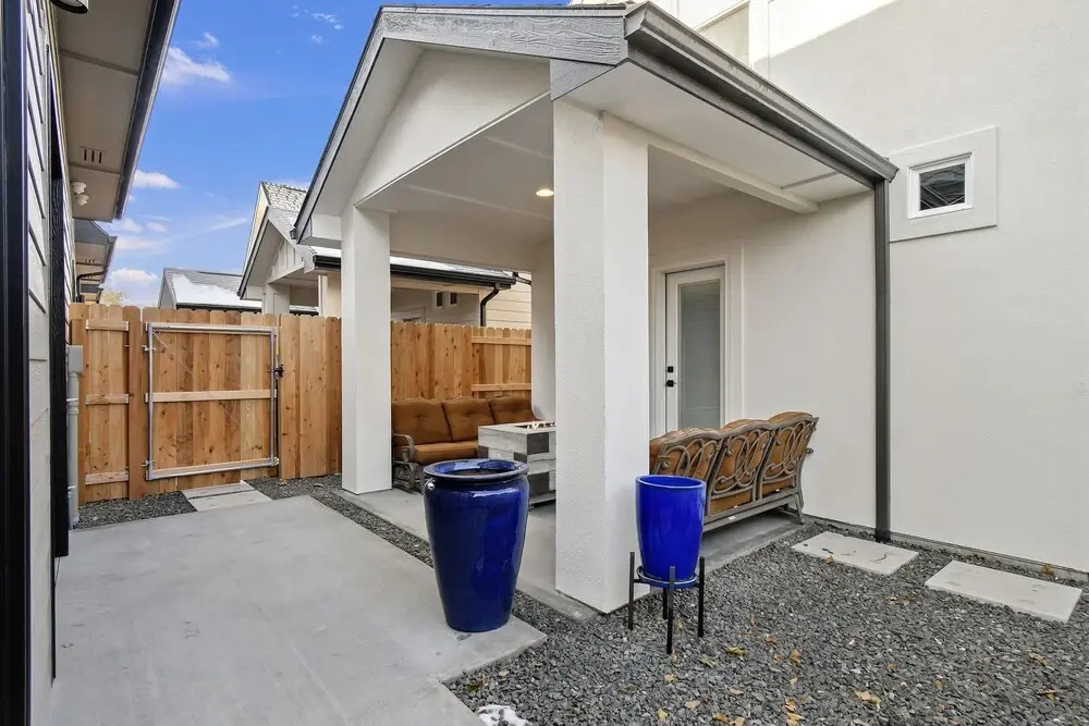Pet Friendly - Enjoy Grover's House 3 Bedroom Home by Redawning