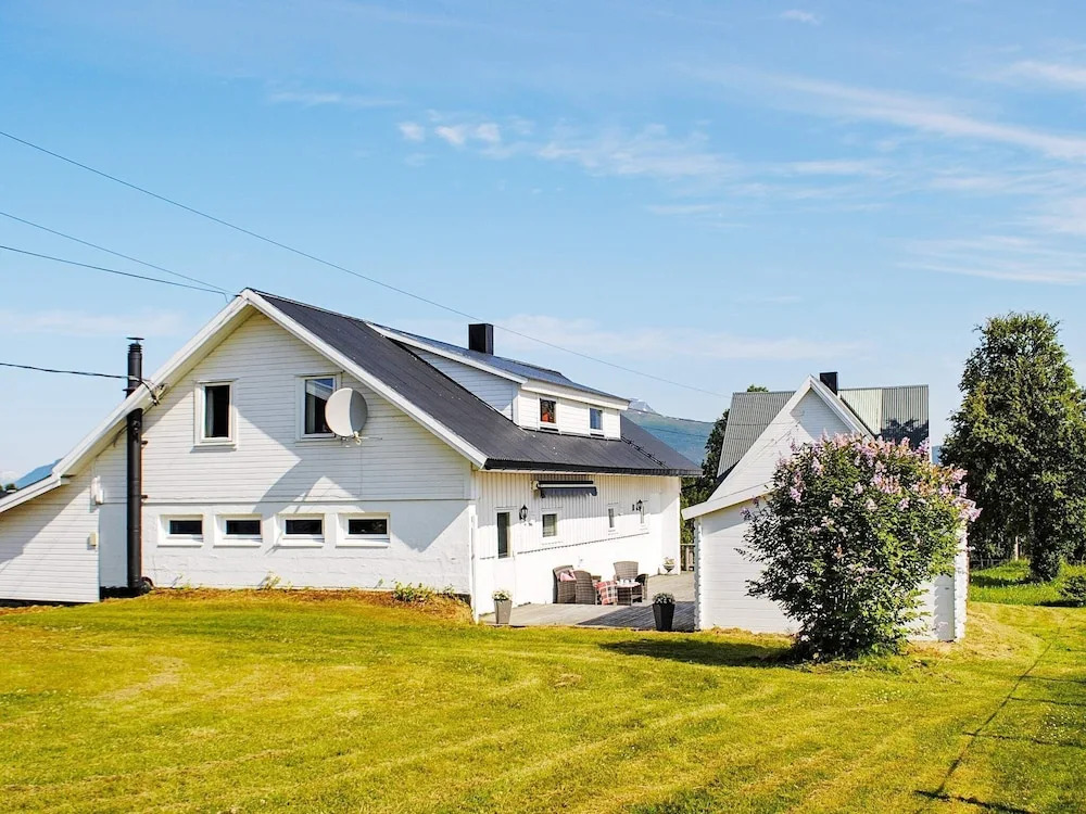 12 Person Holiday Home In Vikran