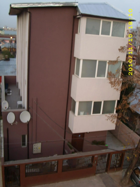 Spacious, modern condo in new villa - sleeps 6