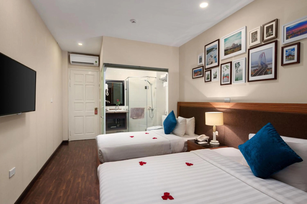 Golden Moon Suite Hotel — 2