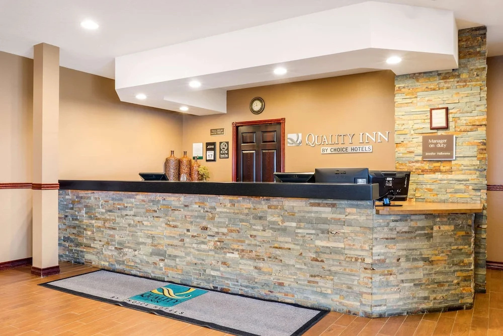 Lobby & Reception