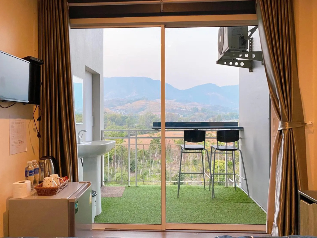 Standard room with mountain view