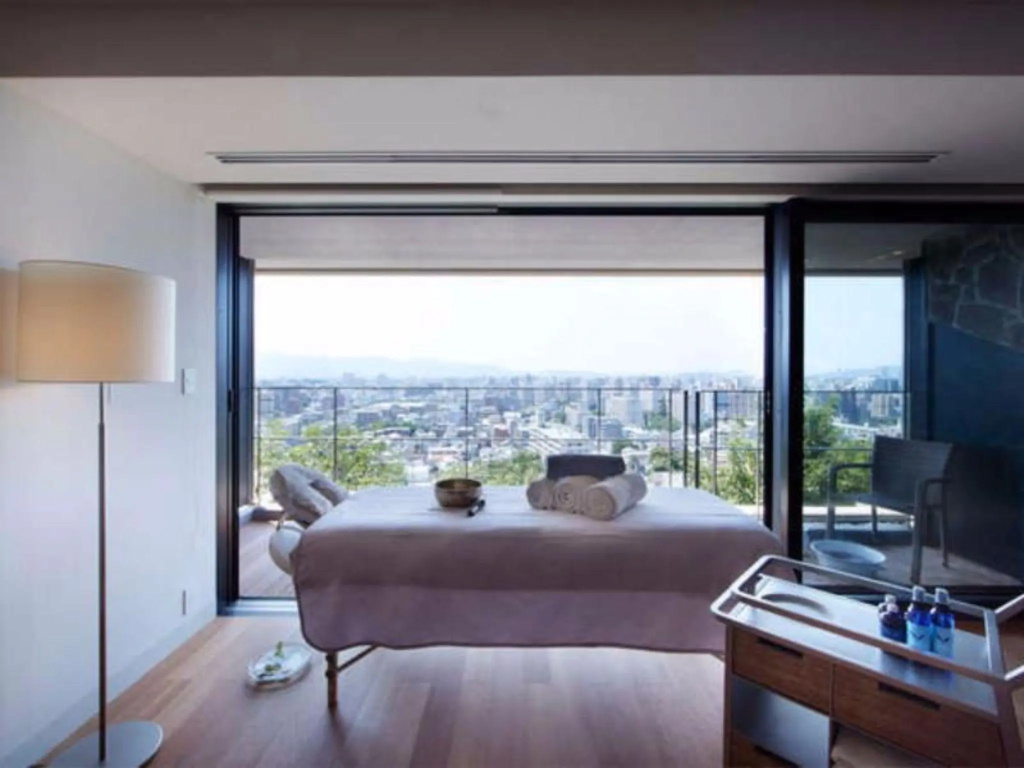 Отель Hilltop Resort Fukuoka в Фукуоке