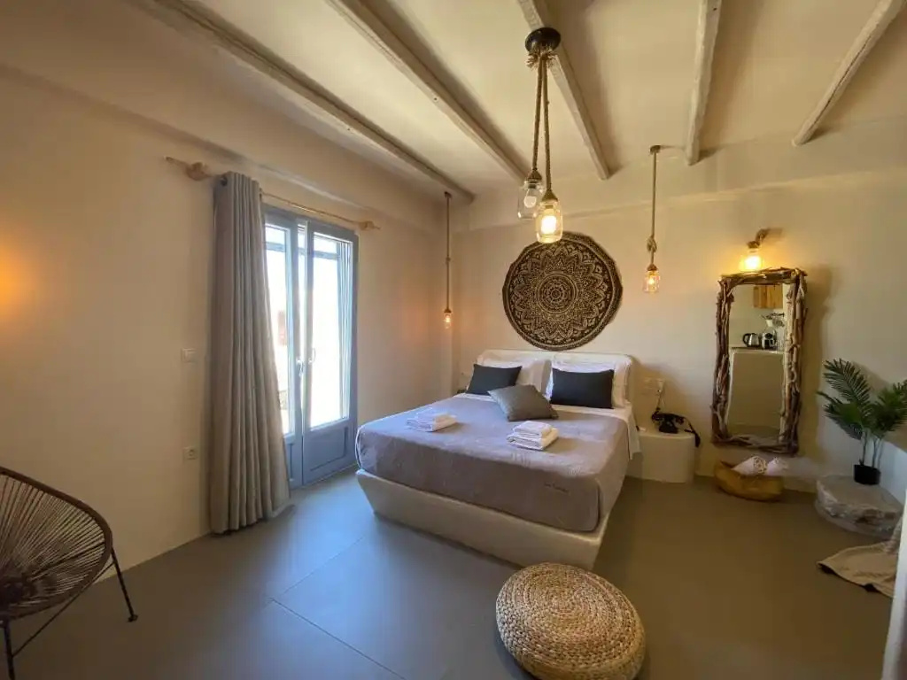 Deluxe Double room (full double bed)