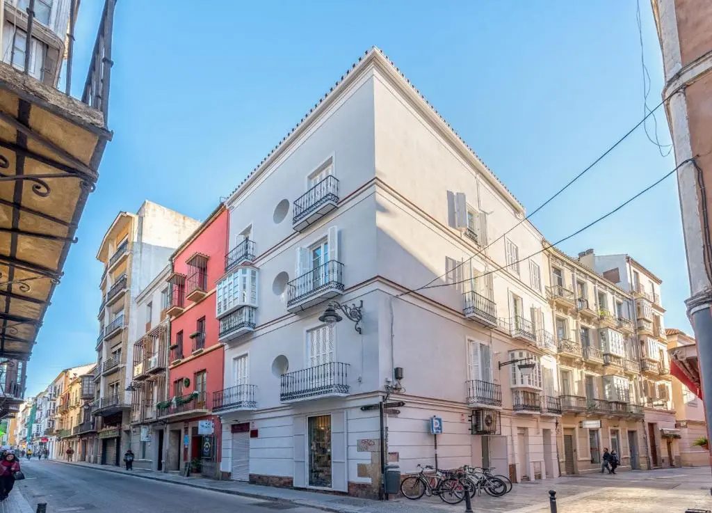 3 Bedrooms Apartment