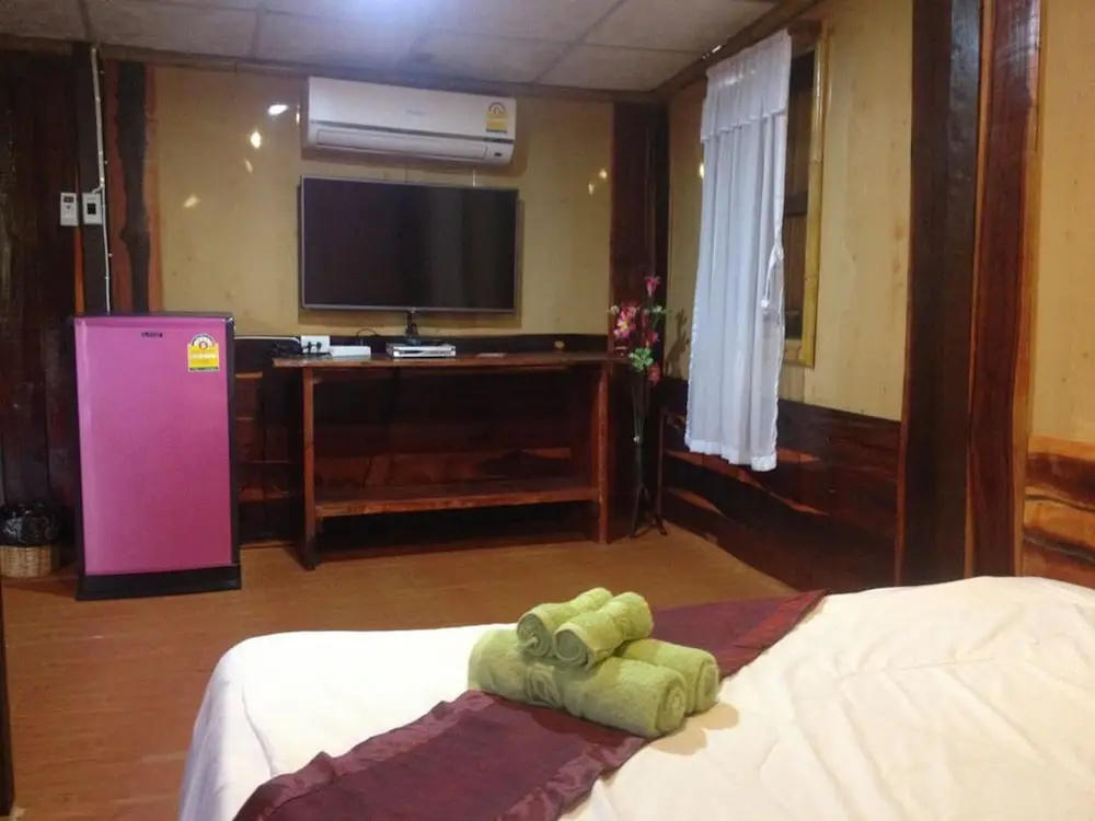 Deluxe Double room (full double bed)