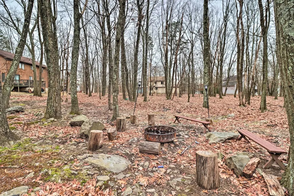 Hot Tub, Game Room & Fire Pit: Poconos Retreat
