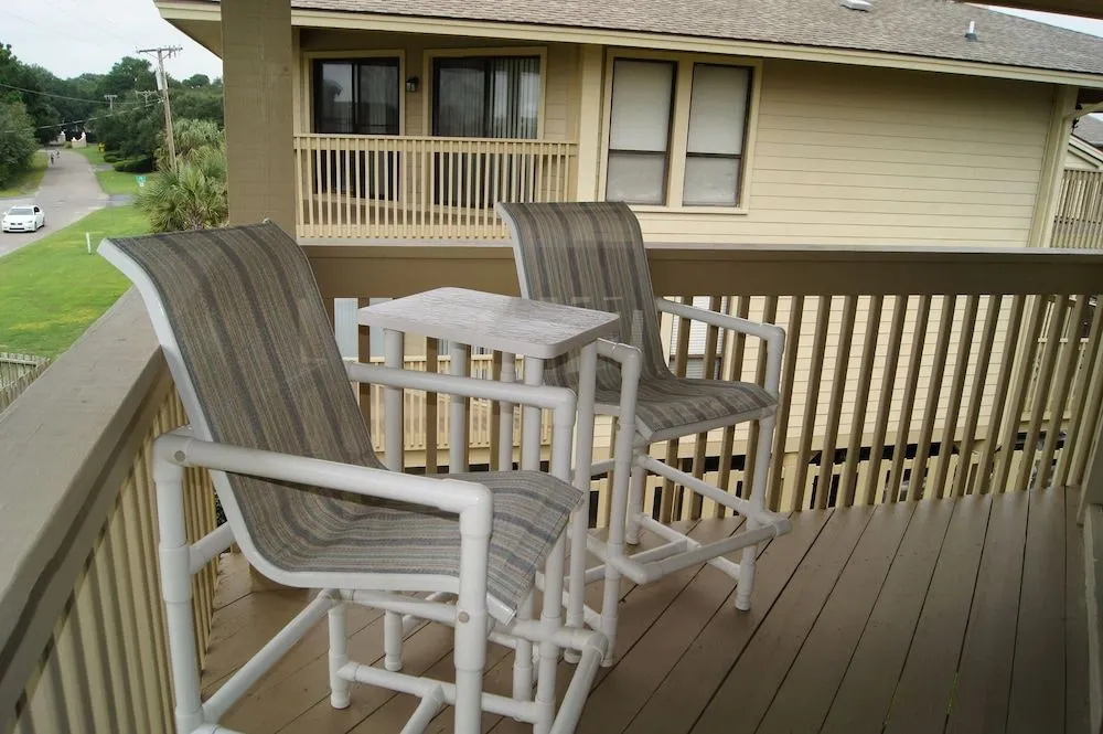 Tilghman Lakes N4 by RedAwning