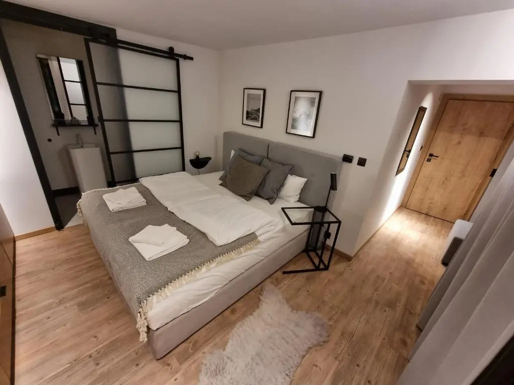 Deluxe Double room with mountain view (full double bed)
