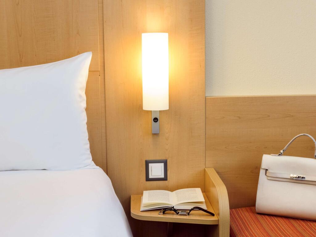 ibis Lugano Paradiso by null