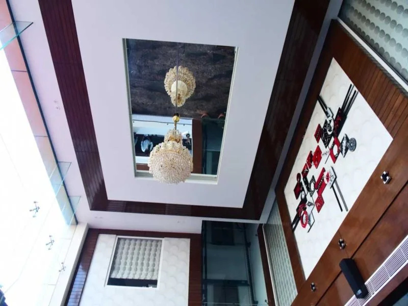 Lobby & Reception