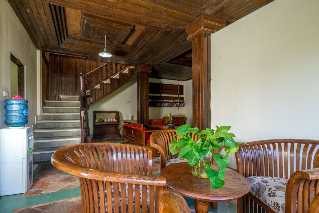 Lakeview Hotel & Restaurant
