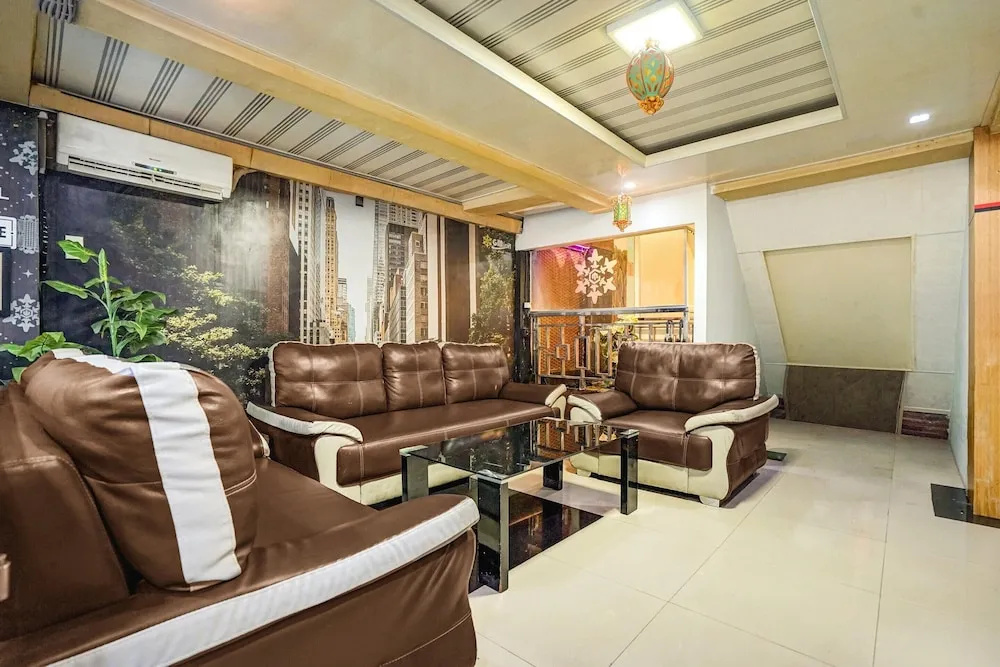Stylish DBL Suite Escape W/ Free Wifi and Parking