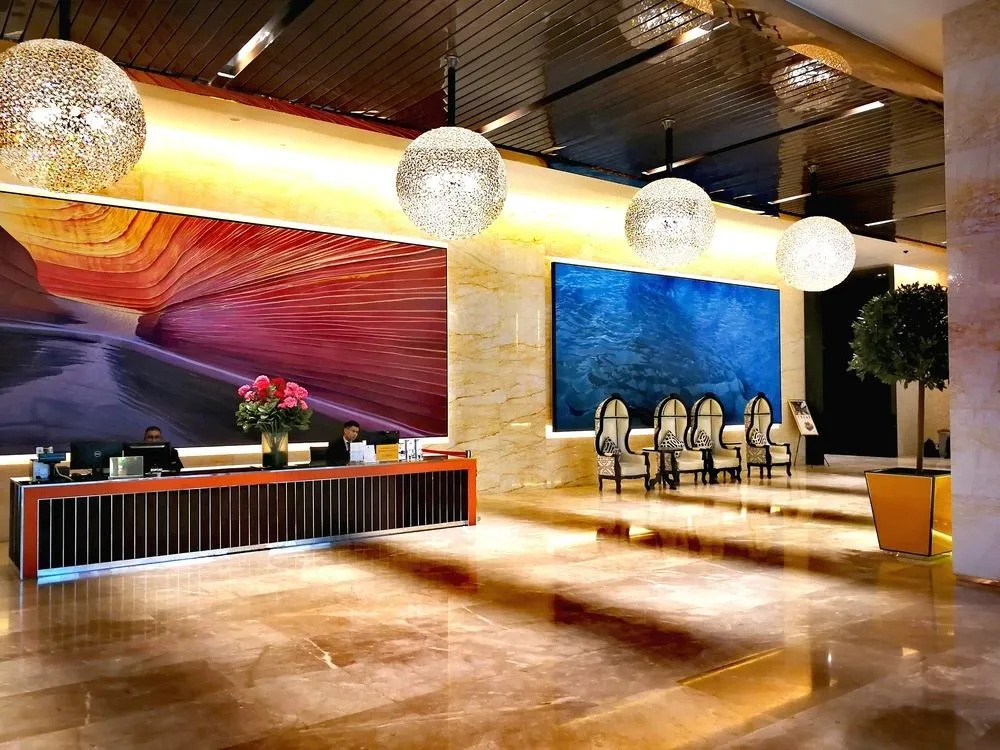 Lobby & Reception
