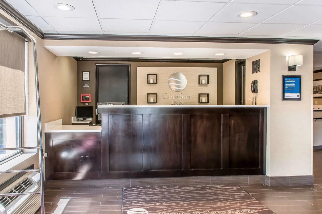 Lobby & Reception