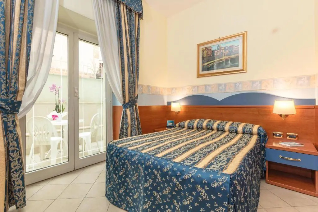 Junior Double room (full double bed)