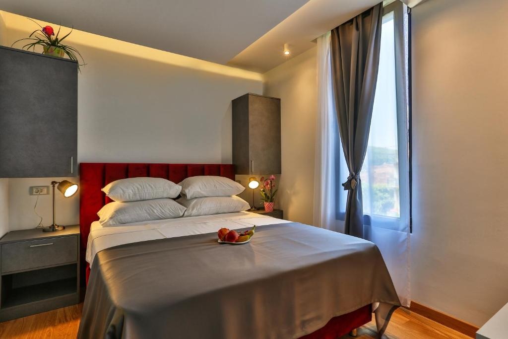 Deluxe Double room (full double bed) — room photo 2