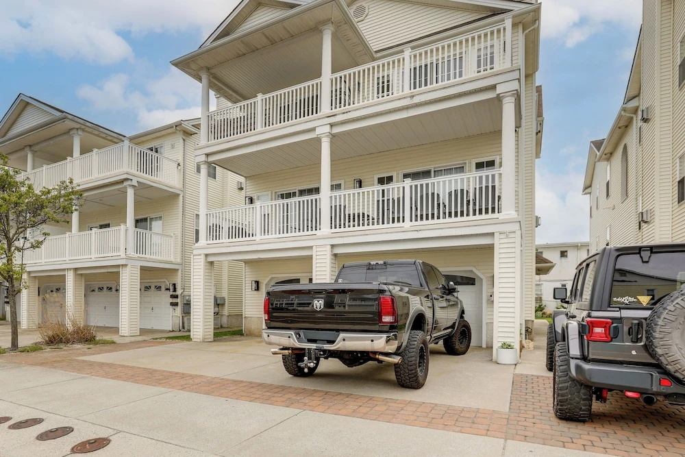 Prime Walkable Location! Large 4BR Wildwood Condo