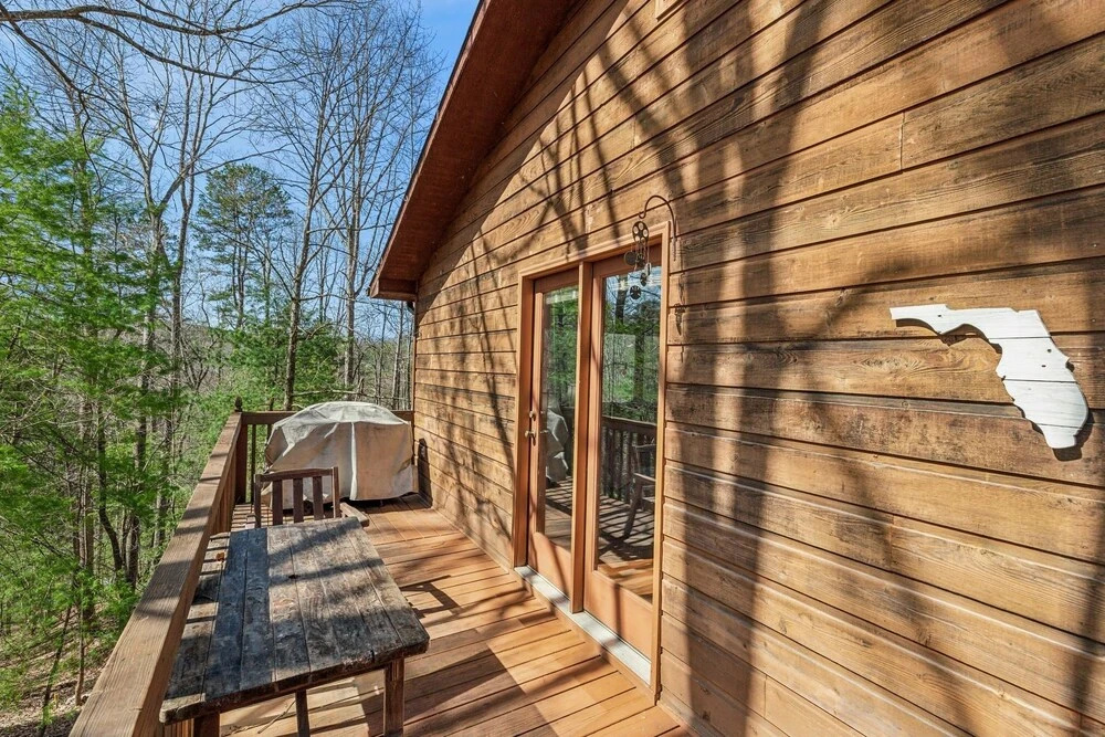 Warm And Cozy Cabin In Lake Lure, Nestled In Hardwood Trees, Peaceful Home- Wifi 3 Bedroom Home by Sunscape Property Management