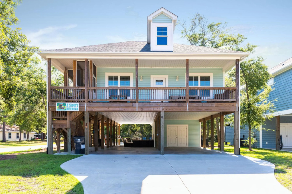 A Sloth's Retreat by Oak Island Accommodations