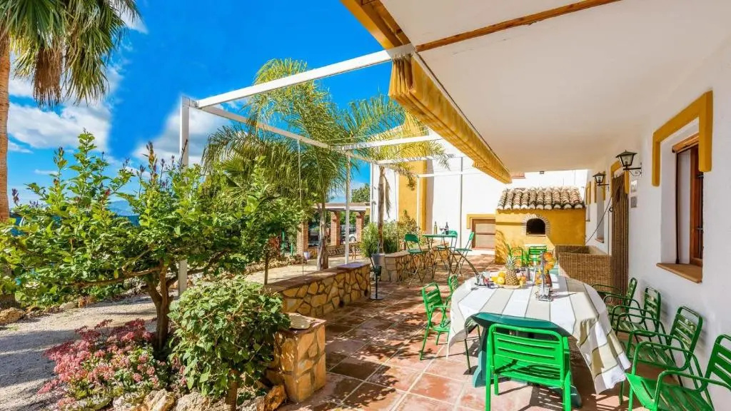 Cortijo Los Tulipanes Periana by Ruralidays