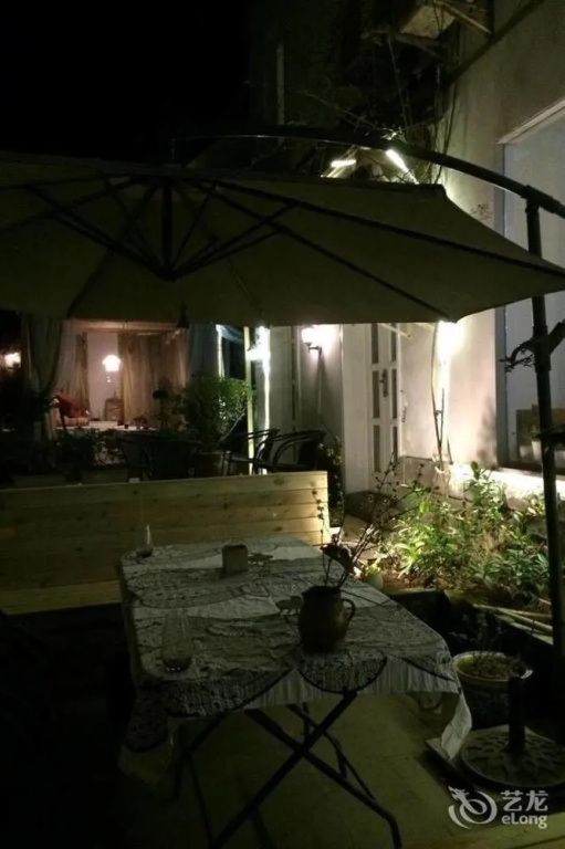 Lingyin Ferry Youth Hotel