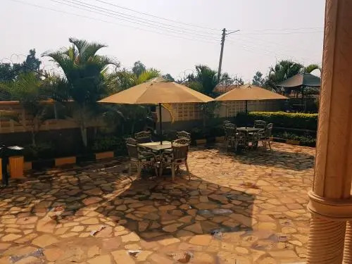 The Duke of Breeze Hotel - фото 4