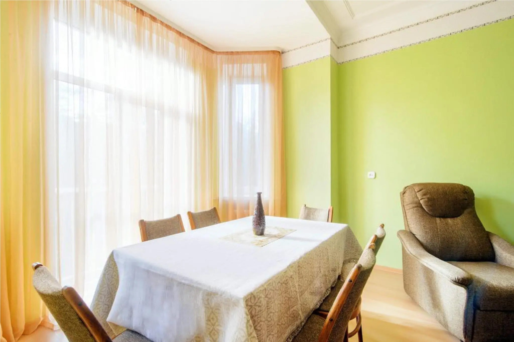 Апартаменты Economy с 3 комнатами с балконом в Гостевой дом на Кирова 3