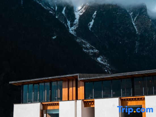 Rock Hotel Yubeng