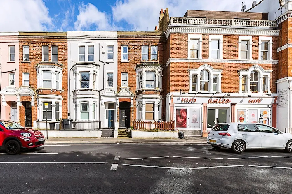 Lovely Bishops Park Flat
