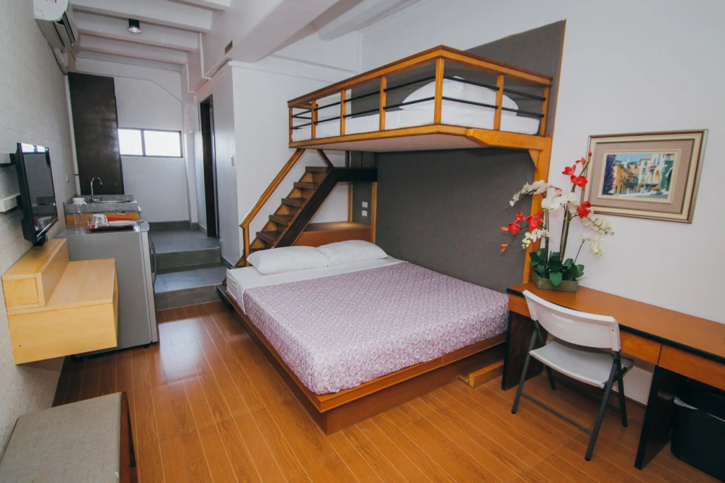 Deluxe Double room (full double bed)